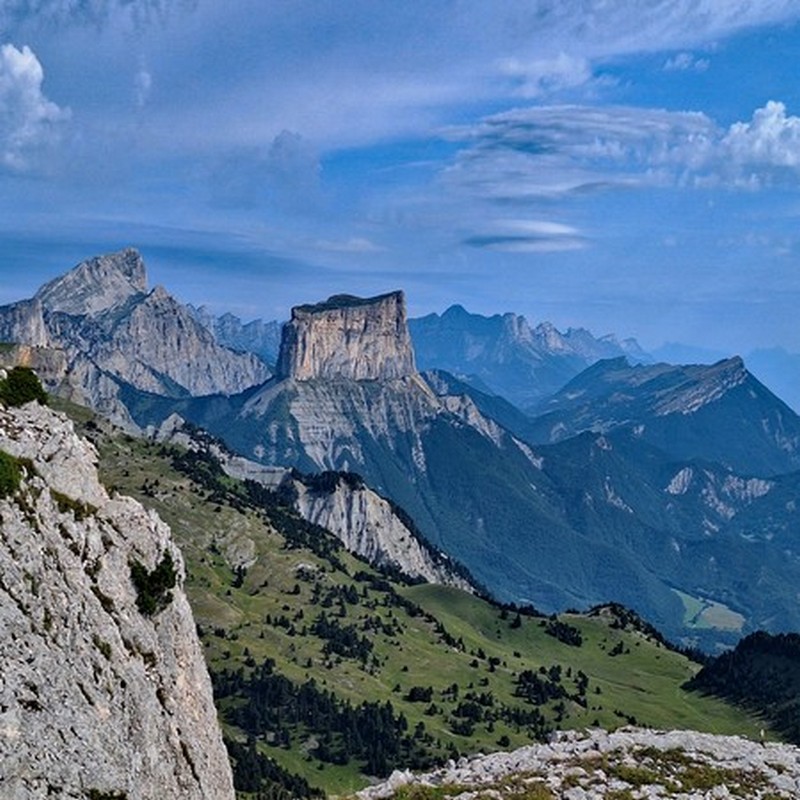 La Lozère : les espaces y sont encore très sauvages et préservés .